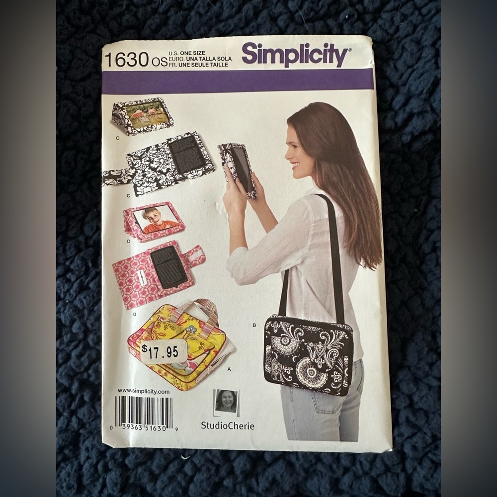 Simplicity Women's Tablet Cases Pattern